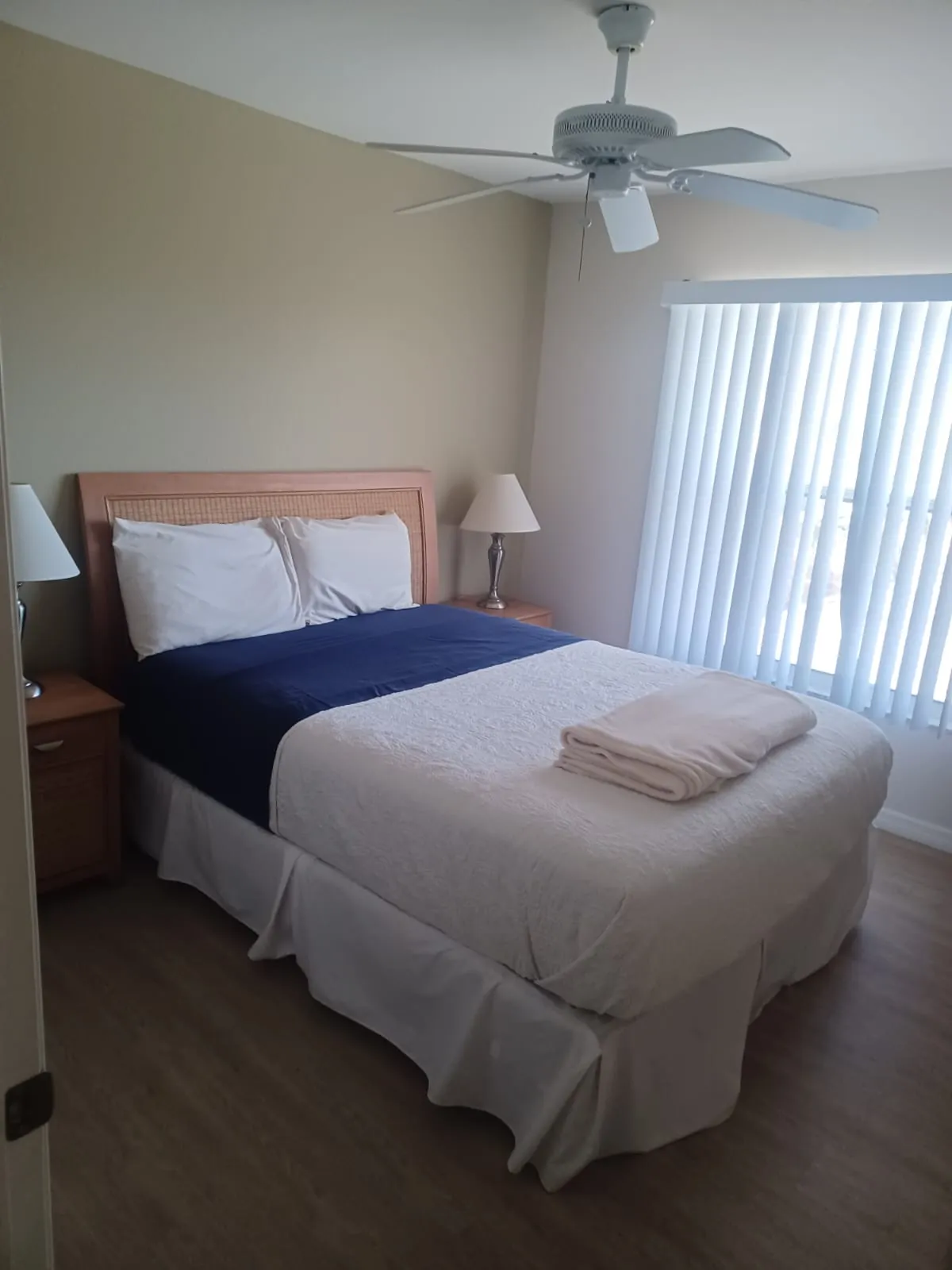 Second bedroom with queen-size bed